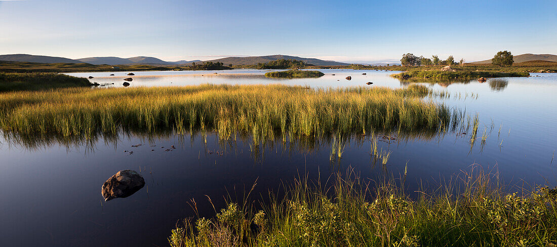 Süßwassersee im Rannoch Moor, Loch Ba, Argyll and Bute, Highland, Schottland, Vereinigtes Königreich