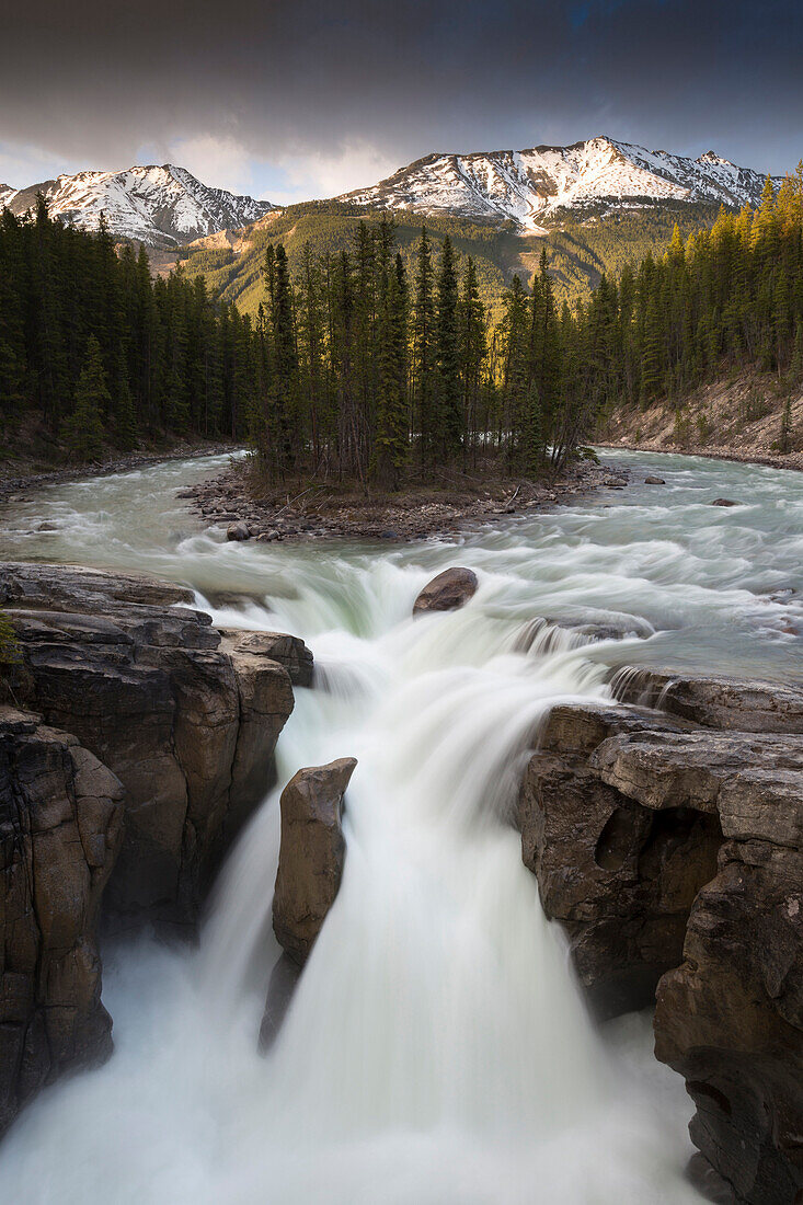 Sunwapta River, Jasper National Park, Icefields Parkway, Alberta, Rocky Mountains, Canada