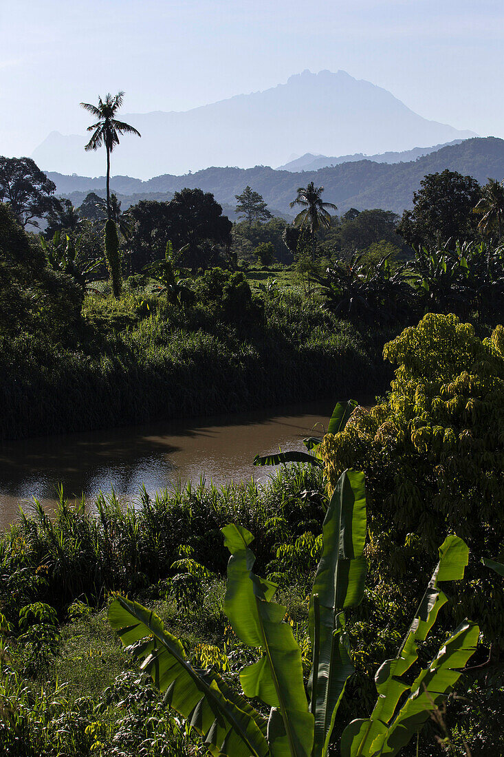 Fahrt von Kota Kinabalu zum Mount Kinabalu, Borneo, Malaysia