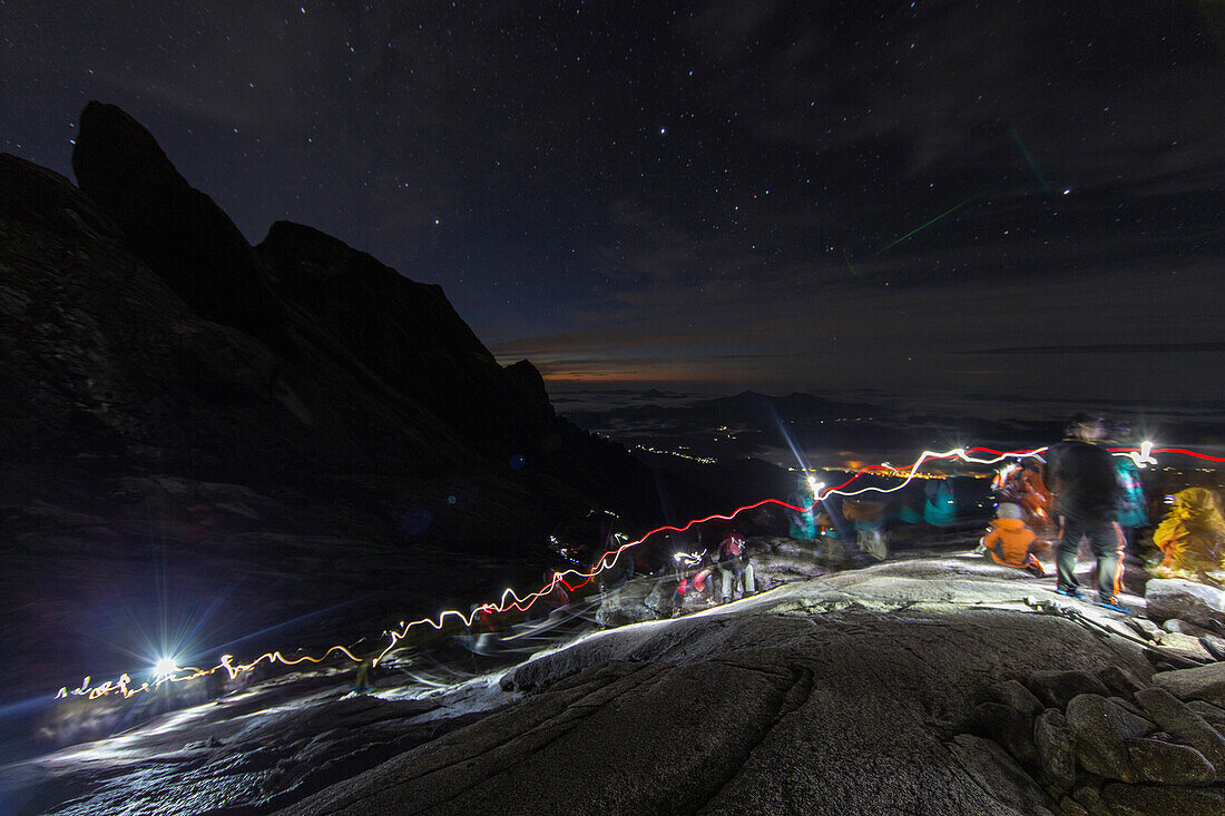 Mountain-Tourists climbing up and down from Low's Peak 4091 m, Mount Kinabalu, Borneo, Malaysia