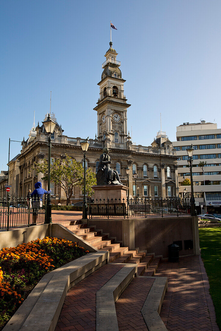 Statue of Robert Burns in front of Dunedin Town Hall in The Octagon, Dunedin, Otago, South Island, New Zealand