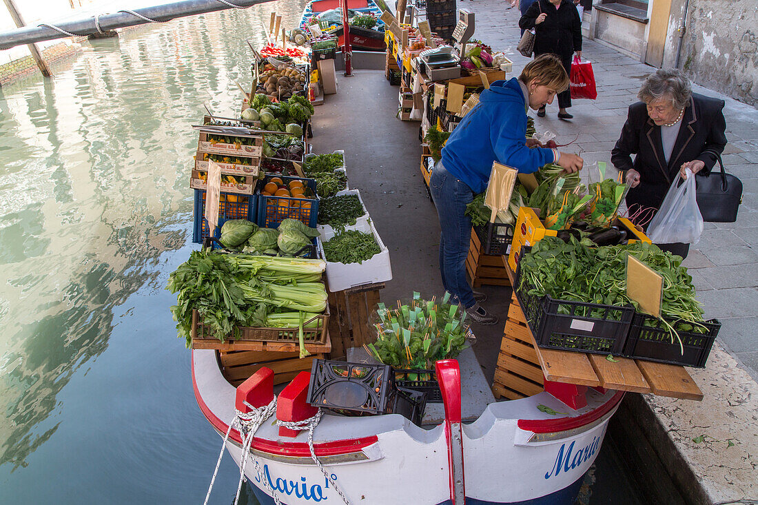 one of the last remaining floating vegetable boats, traditonal fishing boat, bragozzo, Diana und Fabio Caregnato, Dorsoduro, Venice, Italy