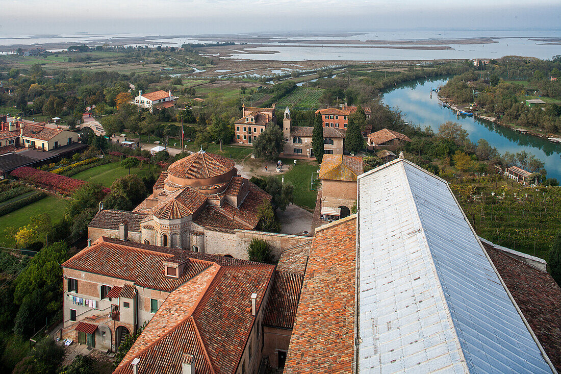 Blick vom Campanile von Torcello, Insel Torcella war Urzelle Venedigs, Basilika Santa Maria Assunta, Venedig Italien