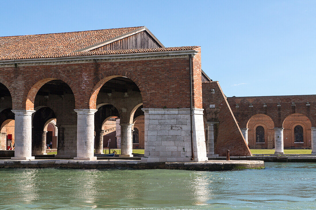 Arsenale, historische und militärische Schiffswerft, seit einigen Jahren Standort für Biennale, Lagune von Venedig