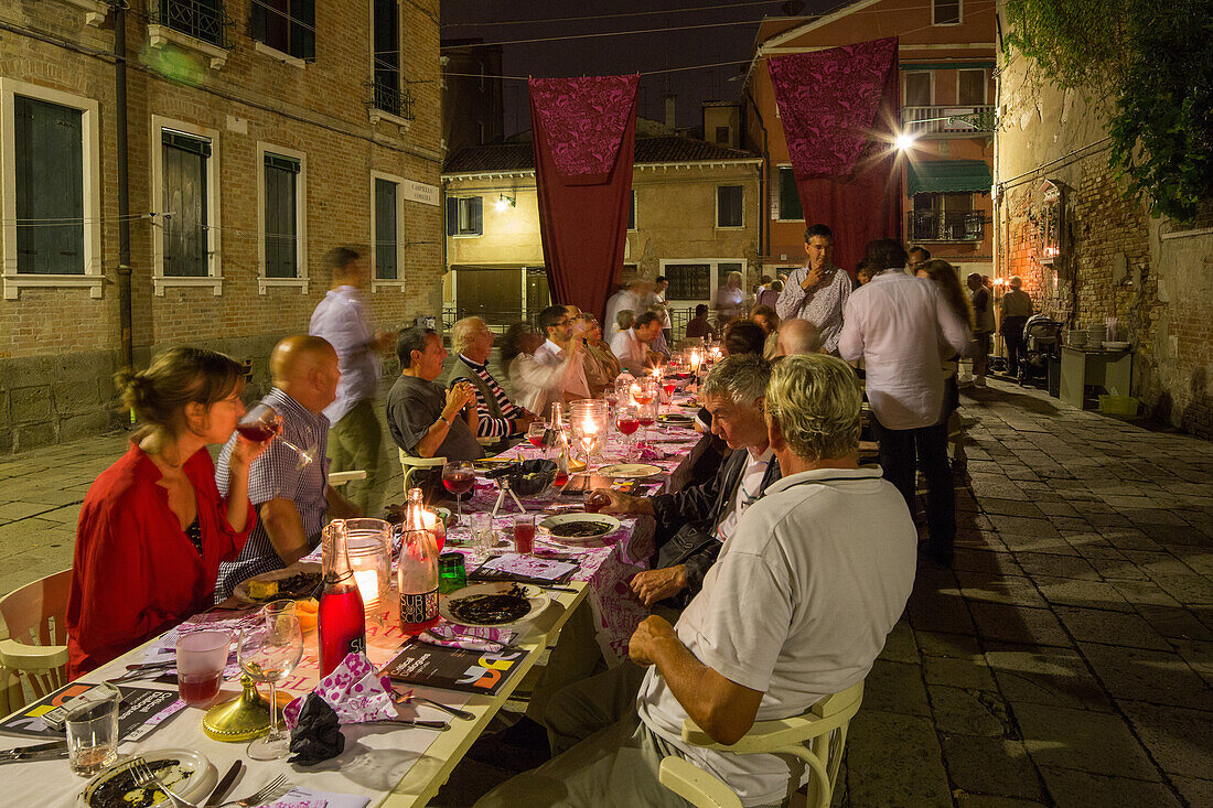 long banquet table, outdoor feast with locals, Campiello Correra, street party, neighbours, Architecture Biennale, Castello, Venice, Italy