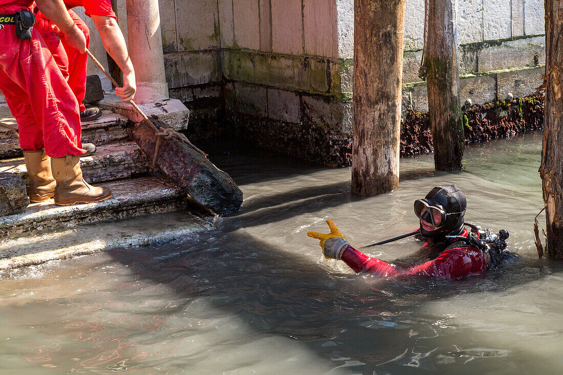 industrial underwater workers, IDRA, inspect damage caused by motorised boat traffic in the canals, Venice, Italy
