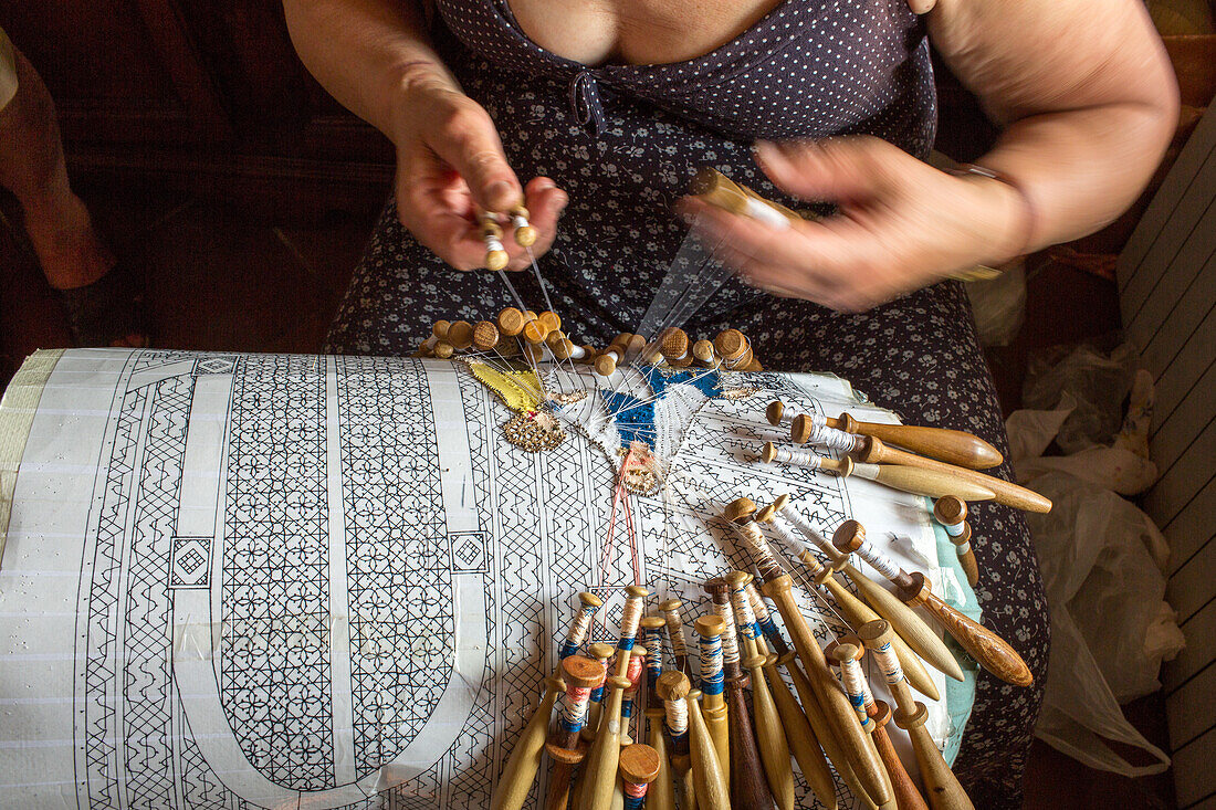 lace making, bobbin lace-making, pillow lace, fine traditional handcraft, women's handicraft, Pellestrina, Venice, Italy