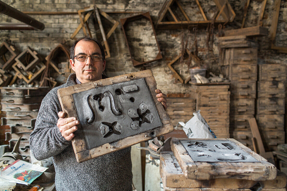 Gießerei Valese produziert Objekte aus Messing und Bronze, beliebte Dekoration für Gondeln, Venedit, Italien