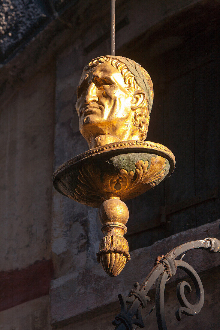 Goldener Kopf am Rialto, schwebende Bronzefigur, Venedig, Italien