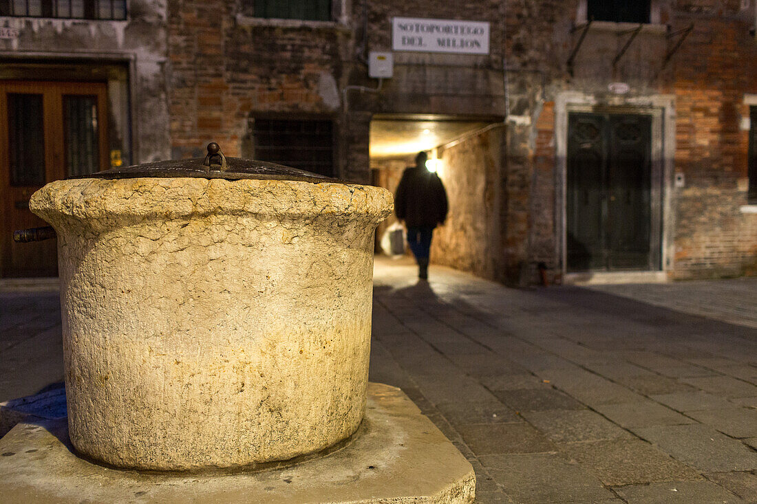 water well, well head, stone, drinking water, square, campo, evening, Venice, Italy