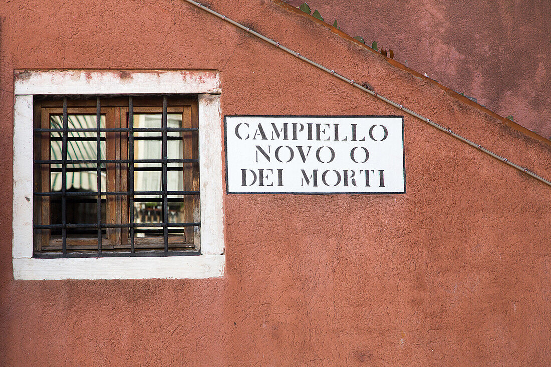 Nizioleto, small cloth, painted street signs, walls, directions, historic, traditional, Venice, Italy
