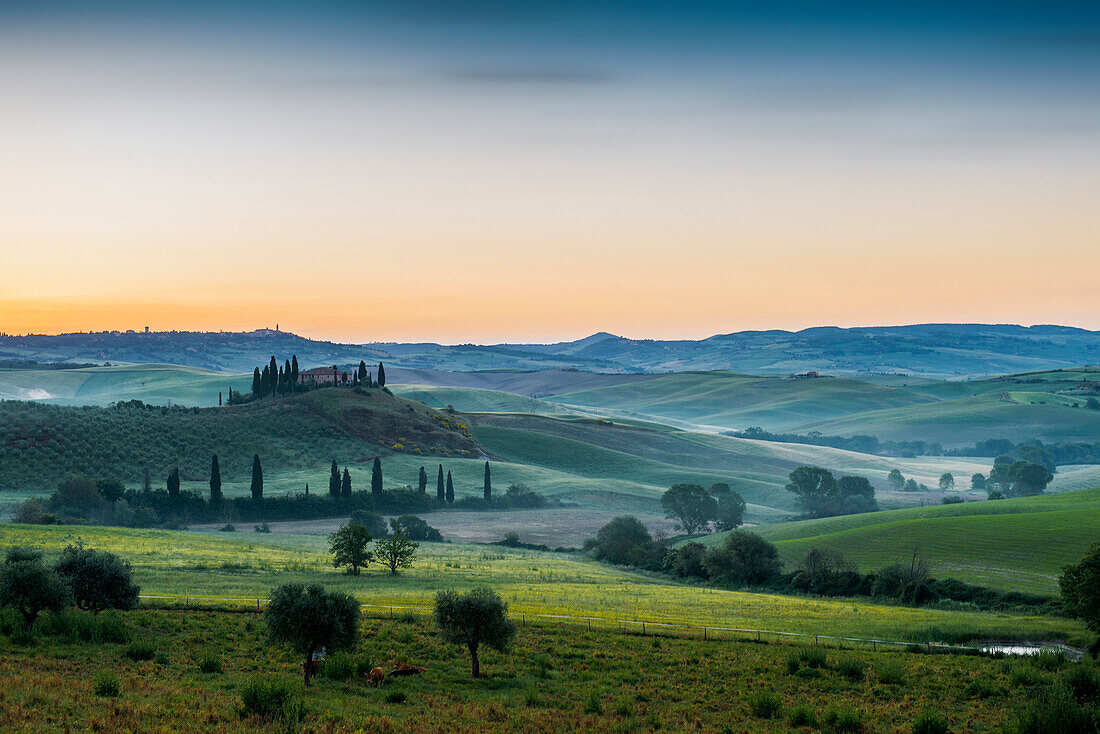 Landschaft bei San Quirico d'Orcia, Val d'Orcia, Provinz Siena, Toskana, Italien, UNESCO Welterbe