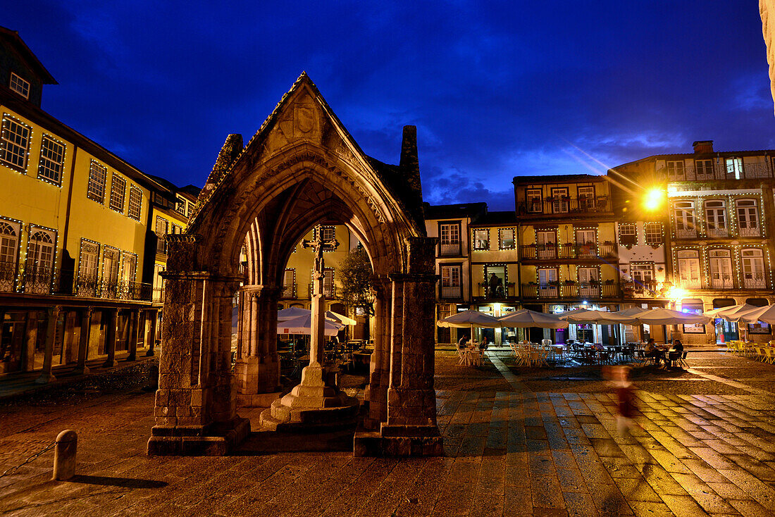 Largo da Oliveira at night, Guimaraes, Minho, Northwest-Portugal, Portugal