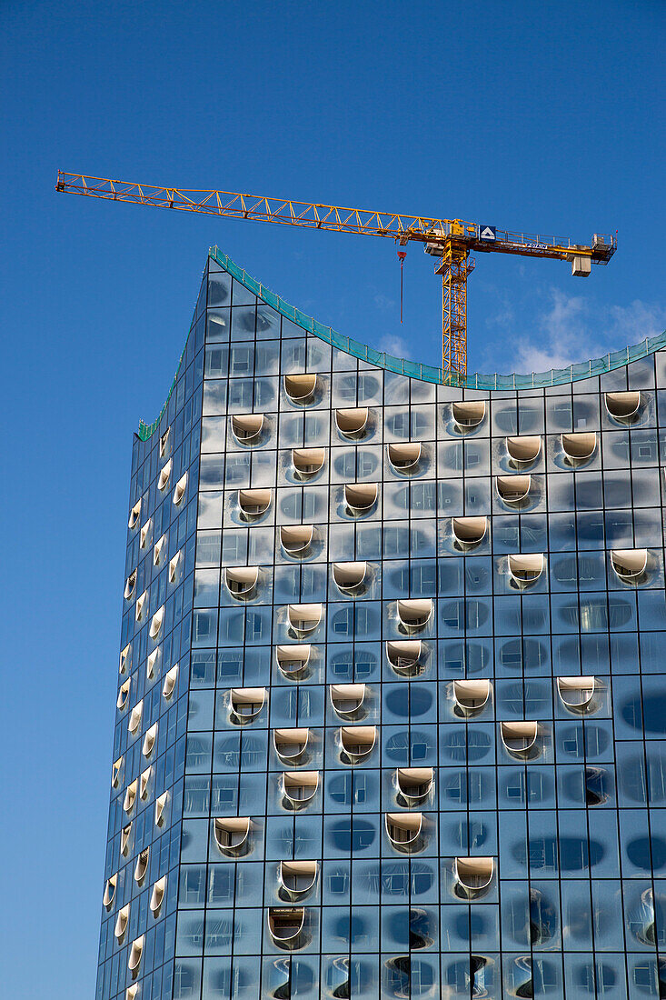 Kran auf Dach von Elbphilharmonie, Hamburg, Hamburg, Deutschland, Europa