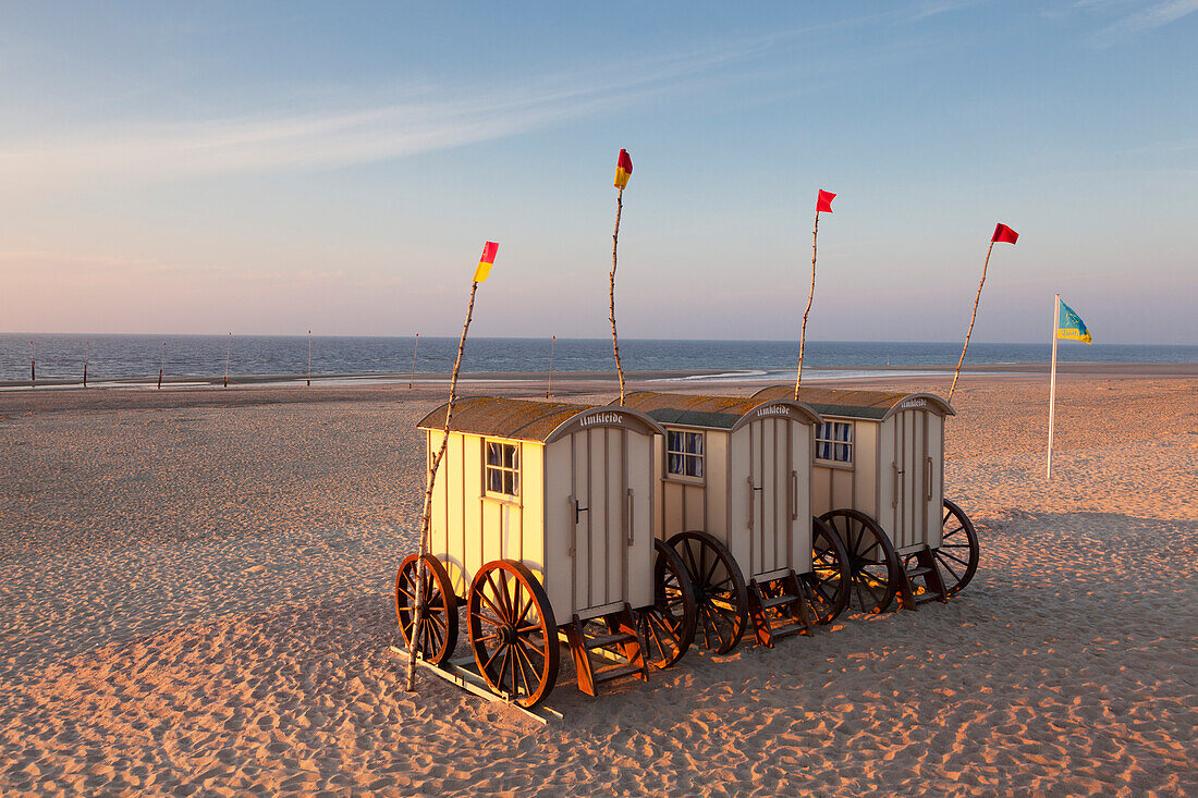 Badekarren am Nordstrand, Insel Norderney, Ostfriesland, Niedersachsen, Deutschland