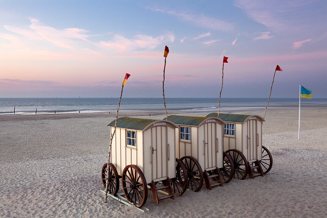 Beach huts on the beach, Nordstrand, Norderney, Ostfriesland, Lower Saxony, Germany