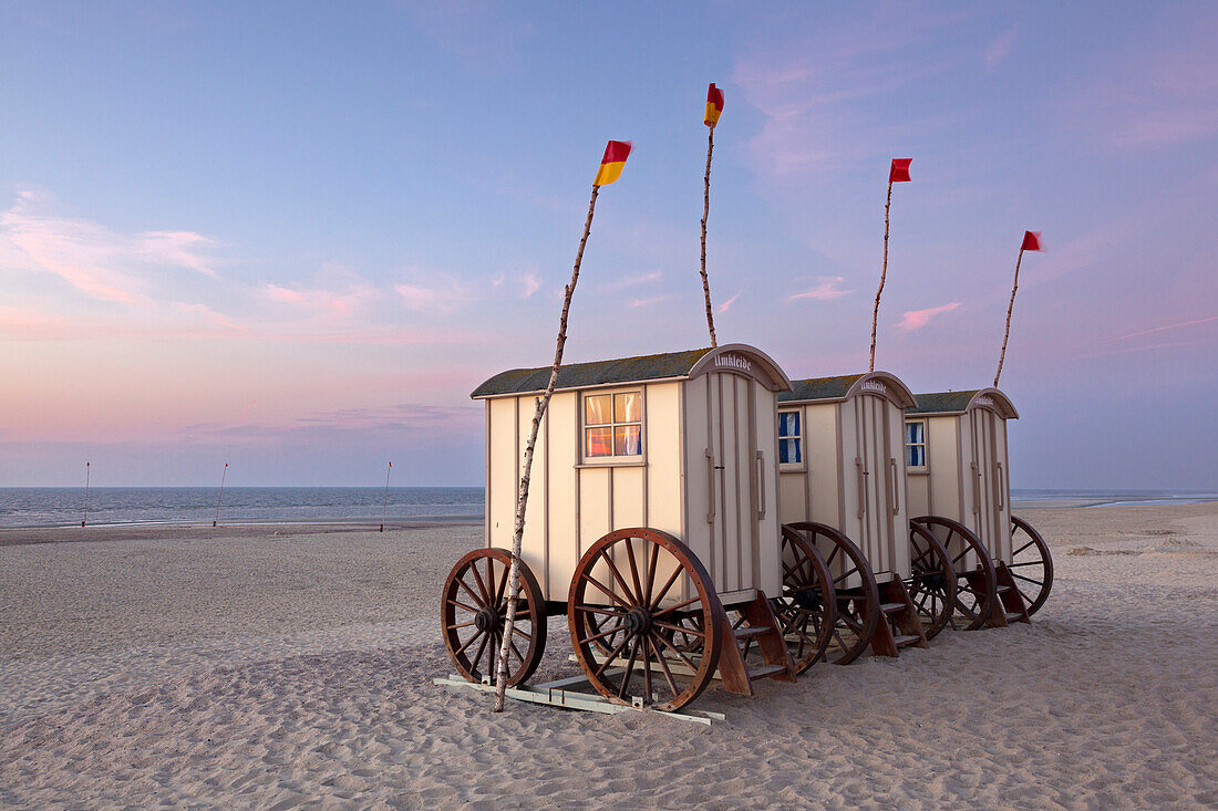 Badekarren am Nordstrand, Insel Norderney, Ostfriesland, Niedersachsen, Deutschland