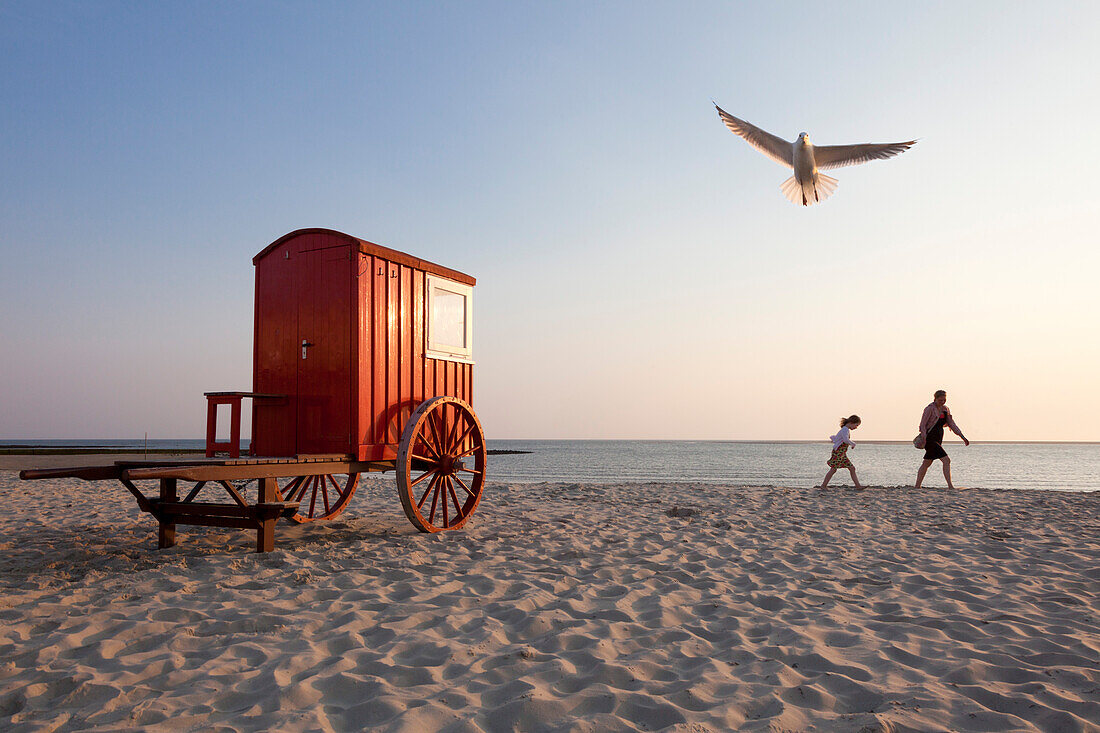 Beach hut, mother and daughter on the beach, Borkum, Ostfriesland, Lower Saxony, Germany