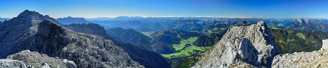 Panorama from Nurracher Hoehenweg with Mitterhorn, Hohe Tauern range and Rothoerndl, Nurracher Hoehenweg, Grosses Rothorn, Loferer Steinberge range, Tyrol, Austria