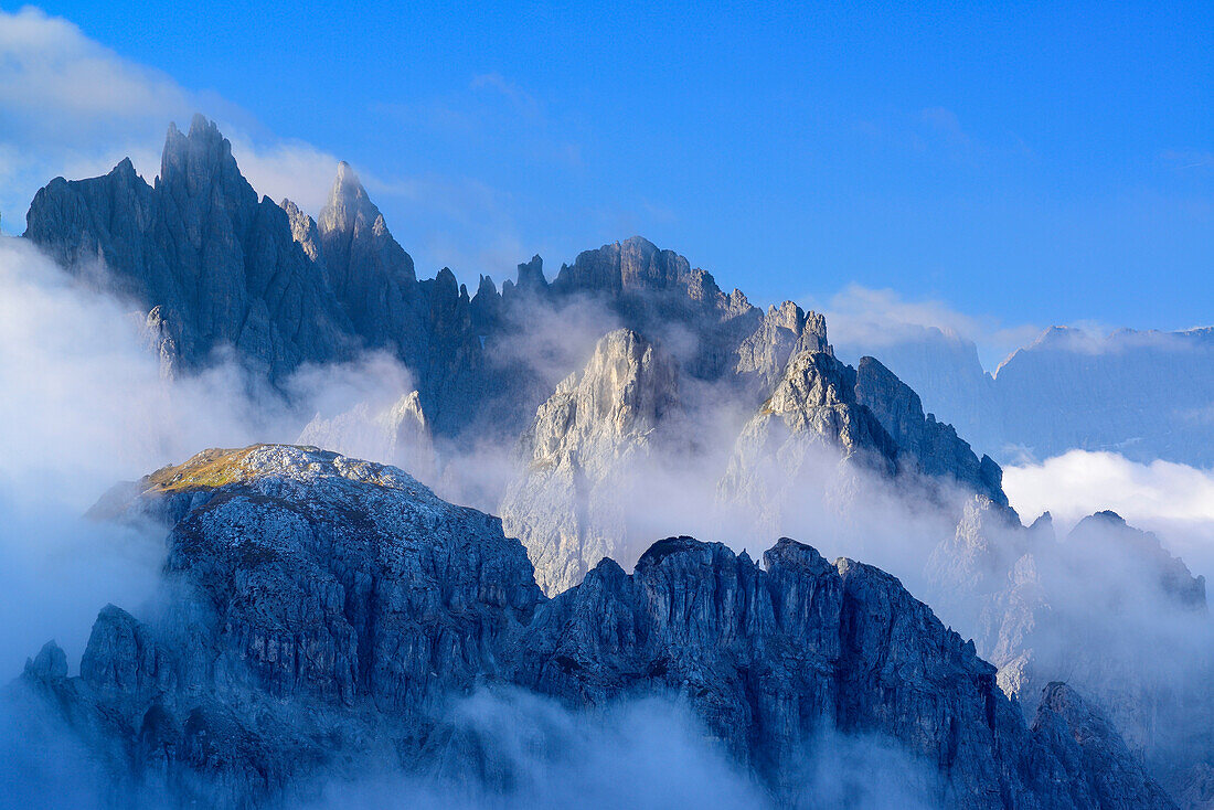 Cadini range with clouds, Alpine hut Auronzo-Huette, Drei Zinnen, Tre Cime di Lavaredo, UNESCO World Heritage Site Dolomites, Dolomites, Veneto, Italy