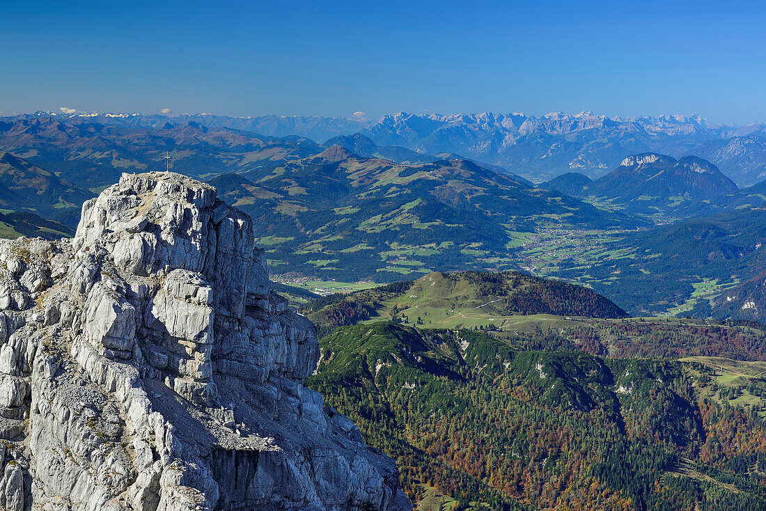 View from summit of Rothorn to Rothoernl, Karwendel range and Rofan range, Nurracher Hoehenweg, Rothorn, Loferer Steinberge range, Tyrol, Austria
