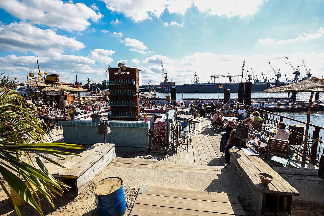 Gäste im Strandpauli, St. Pauli, Hamburg, Deutschland