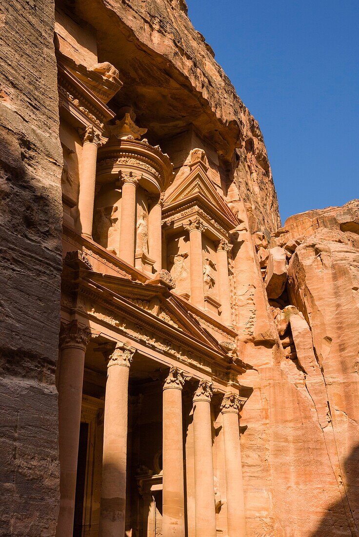 The Treasury, El-Khazneh, Petra, UNESCO Heritage Site, Jordan, Middle East.