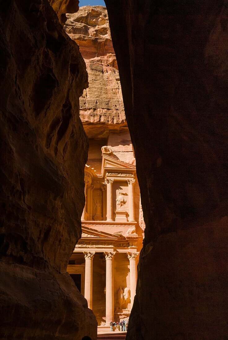 The end of the Siq gorge, The Treasury, El Khazaneh, Petra, UNESCO World Heritage Site, Jordan, Middle East,.