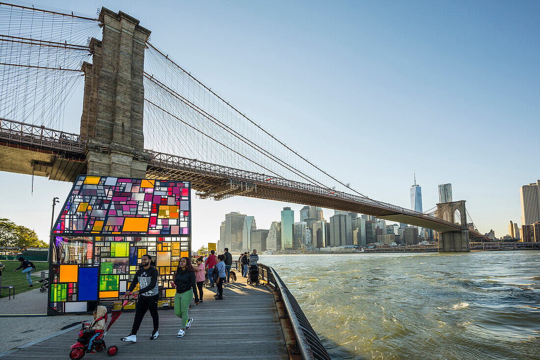 Buntes Glashaus, Fulton Ferry State Park, Dumbo, Brooklyn, New York, USA