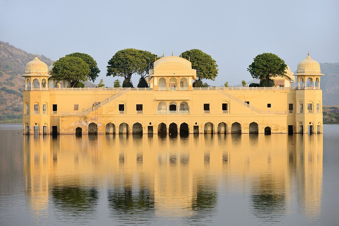 India, Rajasthan, Jaipur, Jal Mahal Palace.