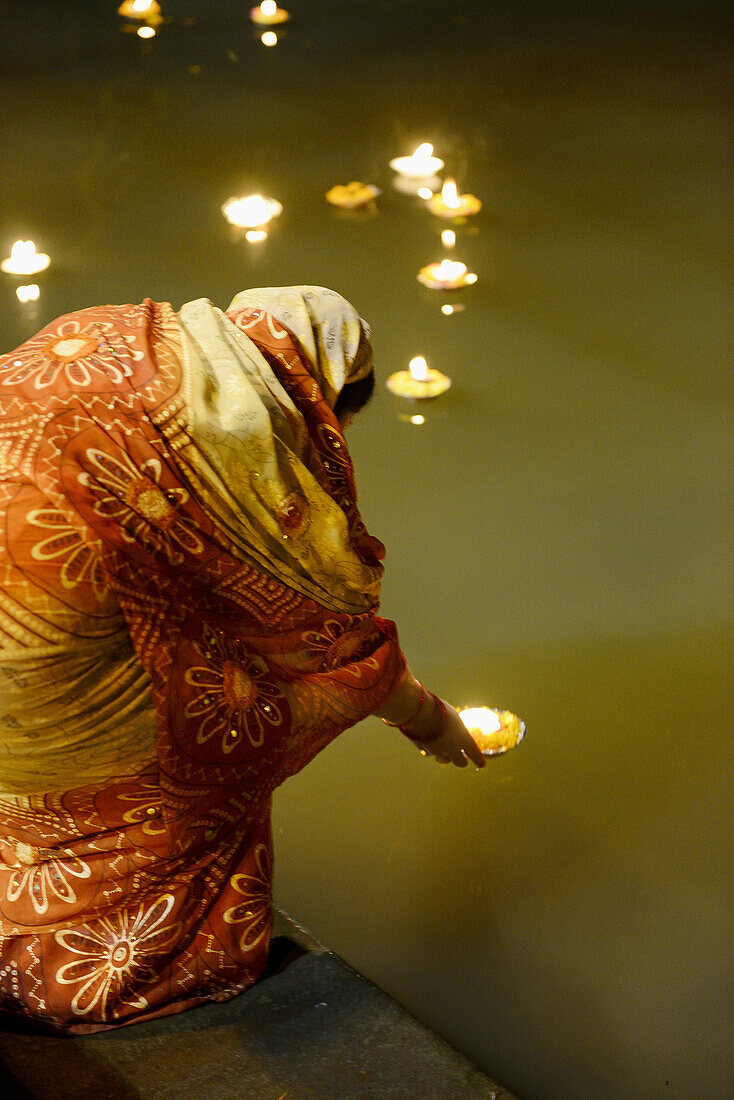 India, Uttar Pradesh, Varanasi, Offering of light to the Ganges.