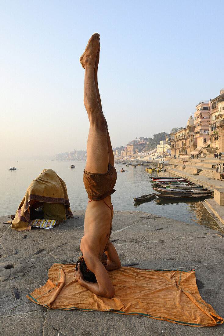 India, Uttar Pradesh, Varanasi, Yogi practising at sunrise.