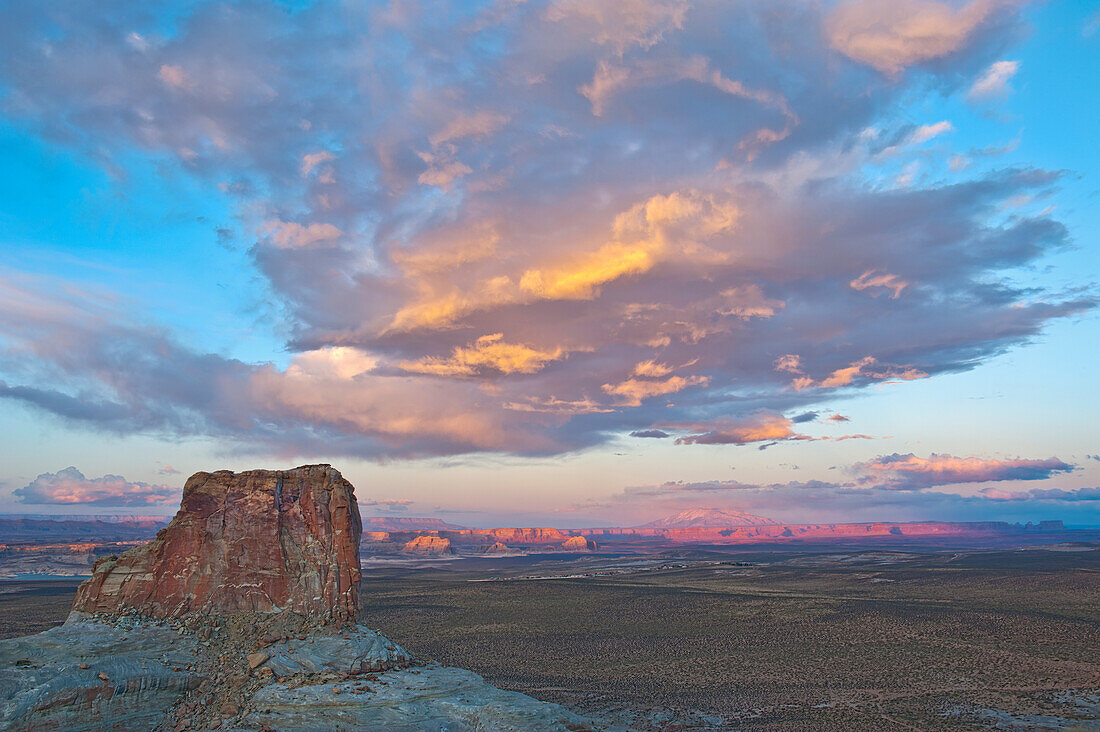 'Sunset and mesa formation, Glen Canyon National Recreation Area; Arizona, United States of America'