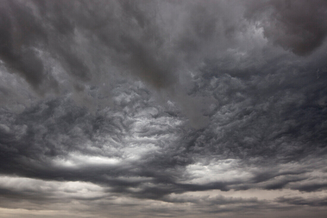 'Interesting clouds proceed a severe thunderstorm; Saskatchewan, Canada'