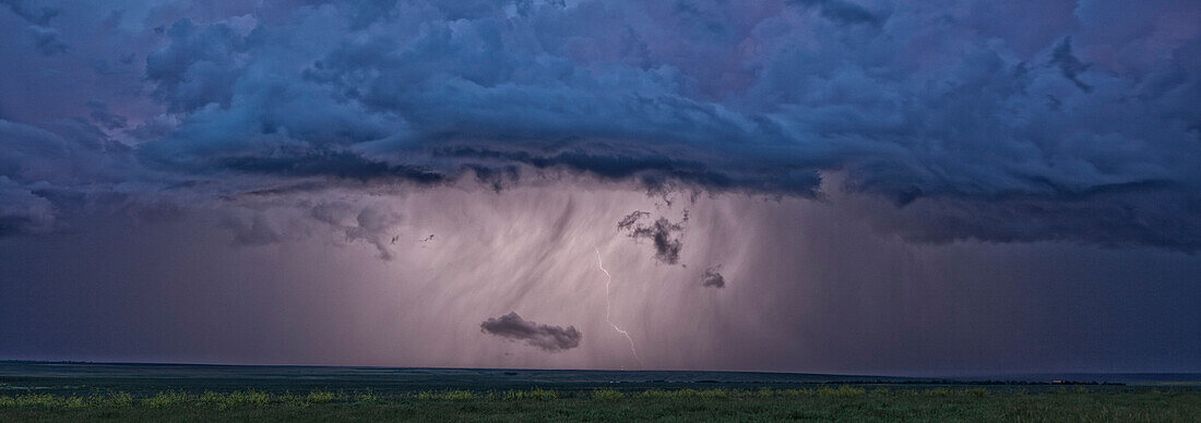 'An intense thunderstorm races across the prairies; Val Marie, Saskatchewan, Canada'