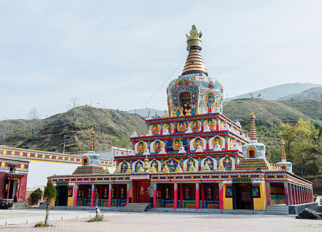 'Huge colourful Buddhist temple (stupa) at Wutun Si monastery; Tibet, China'
