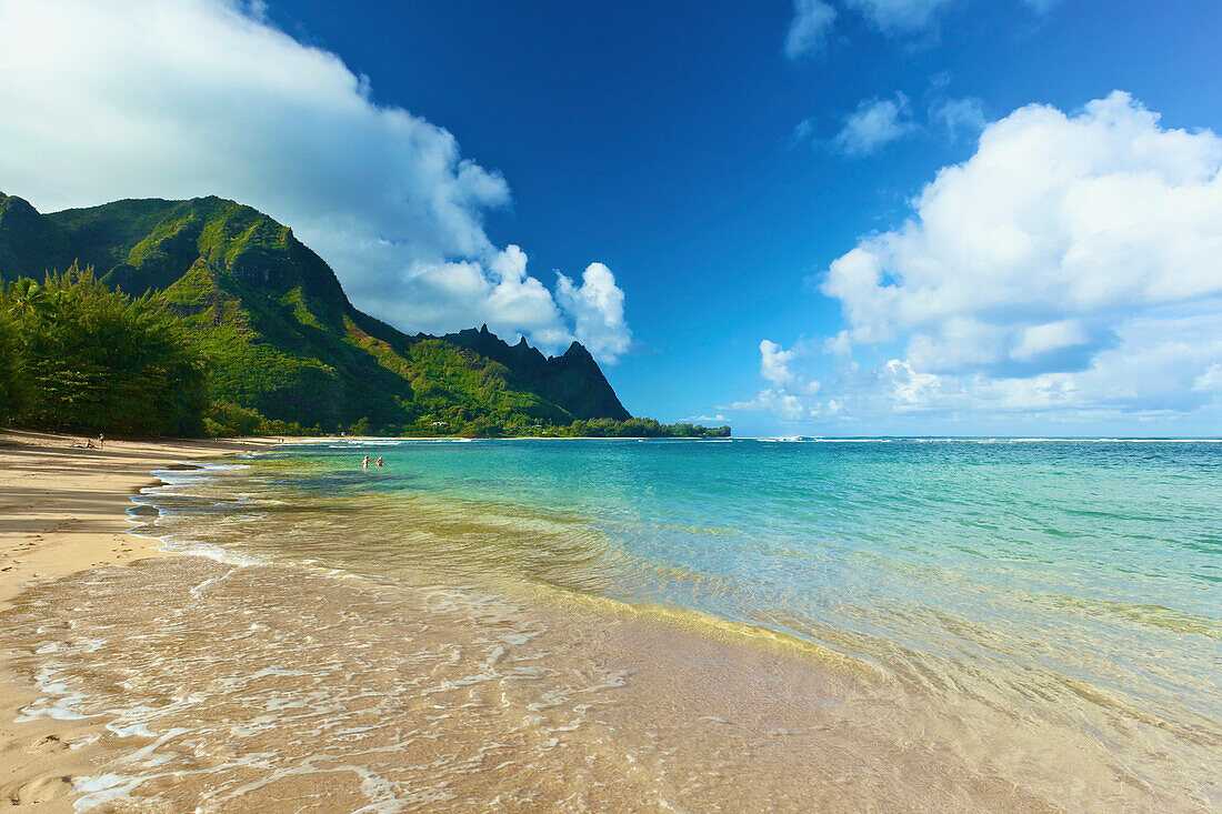 'Turquoise ocean water off Tunnels beach; Kauai, Hawaii, United States of America'