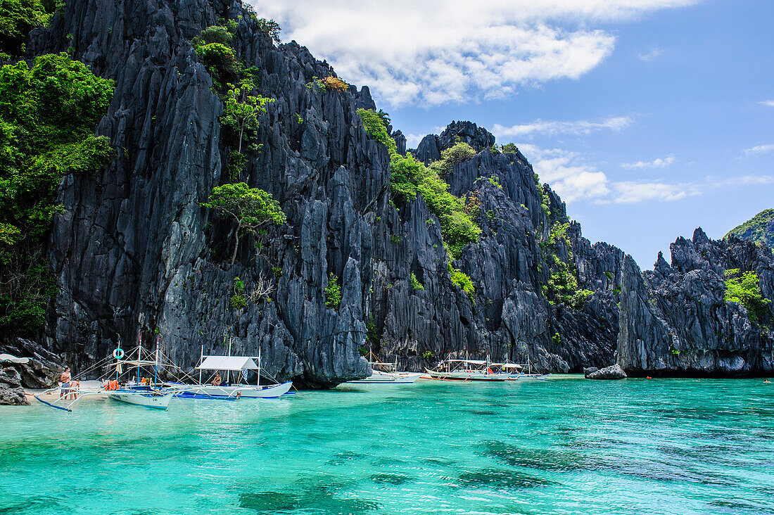 Outrigger boats in the crystal clear water in the Bacuit archipelago, Palawan, Philippines, Southeast Asia, Asia