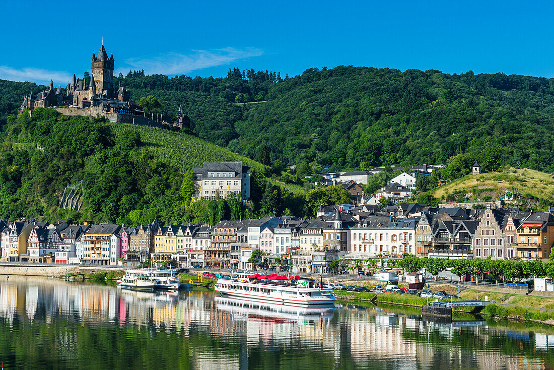 View over Cochem with Cochem Castle in the background, Moselle Valley, Rhineland-Palatinate, Germany, Europe