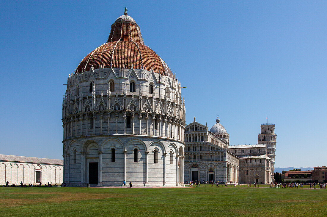 The Baptistery, Duomo and Leaning Tower, Piazza dei Miracoli, UNESCO World Heritage Site, Pisa, Tuscany, Italy, Europe
