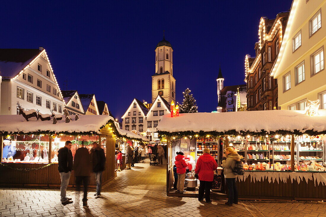 Christmas fair, market square, Martinskirche church, Biberach an der Riss, Upper Swabia, Baden Wurttemberg, Germany, Europe