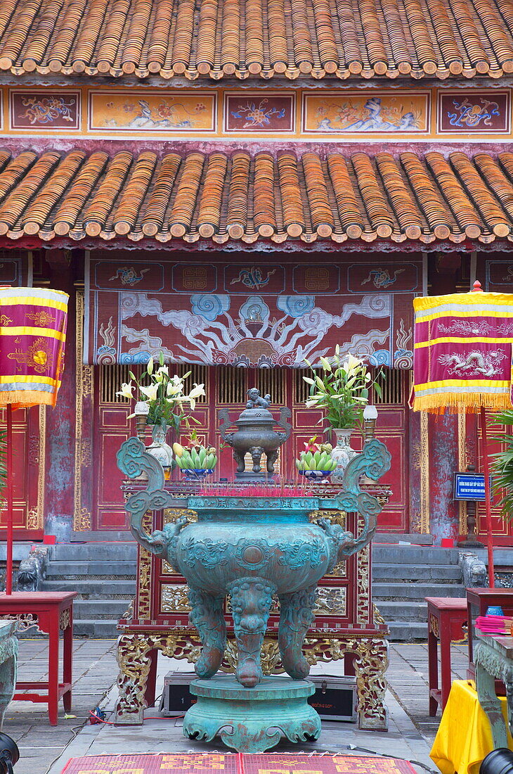 Mieu Temple inside Imperial Palace in Citadel, UNESCO World Heritage Site, Hue, Thua Thien-Hue, Vietnam, Indochina, Southeast Asia, Asia