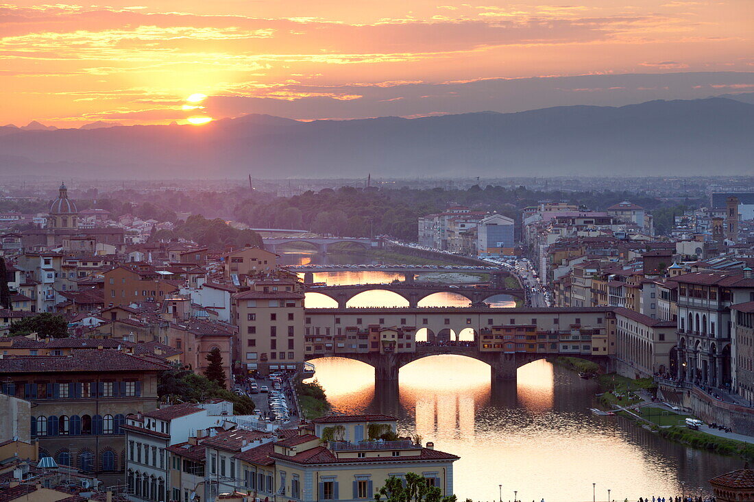 Sunset view over Florence and the Ponte Vecchio from Piazza Michelangelo, Florence, UNESCO World Heritage Site, Tuscany, Italy, Europe
