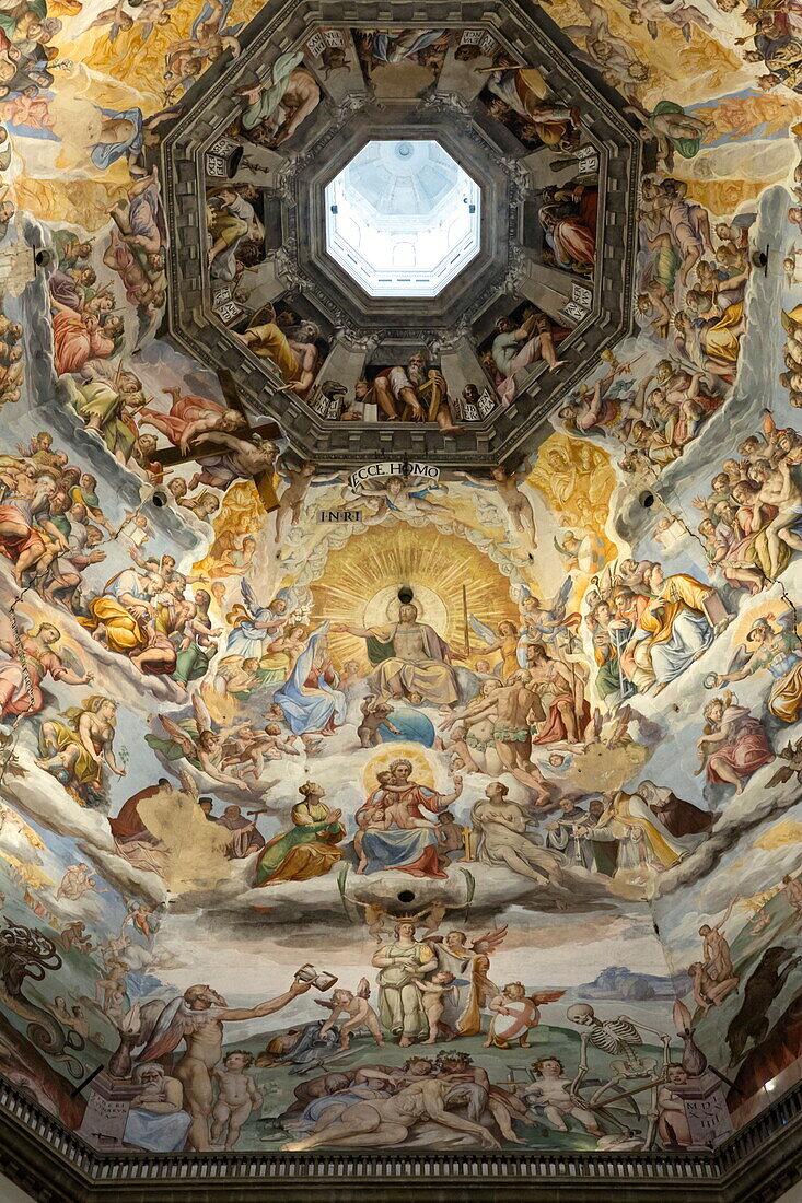 Dome fresco of The Last Judgement by Giorgio Vasari and Federico Zuccari inside the Duomo, Florence, UNESCO World Heritage Site, Tuscany, Italy, Europe