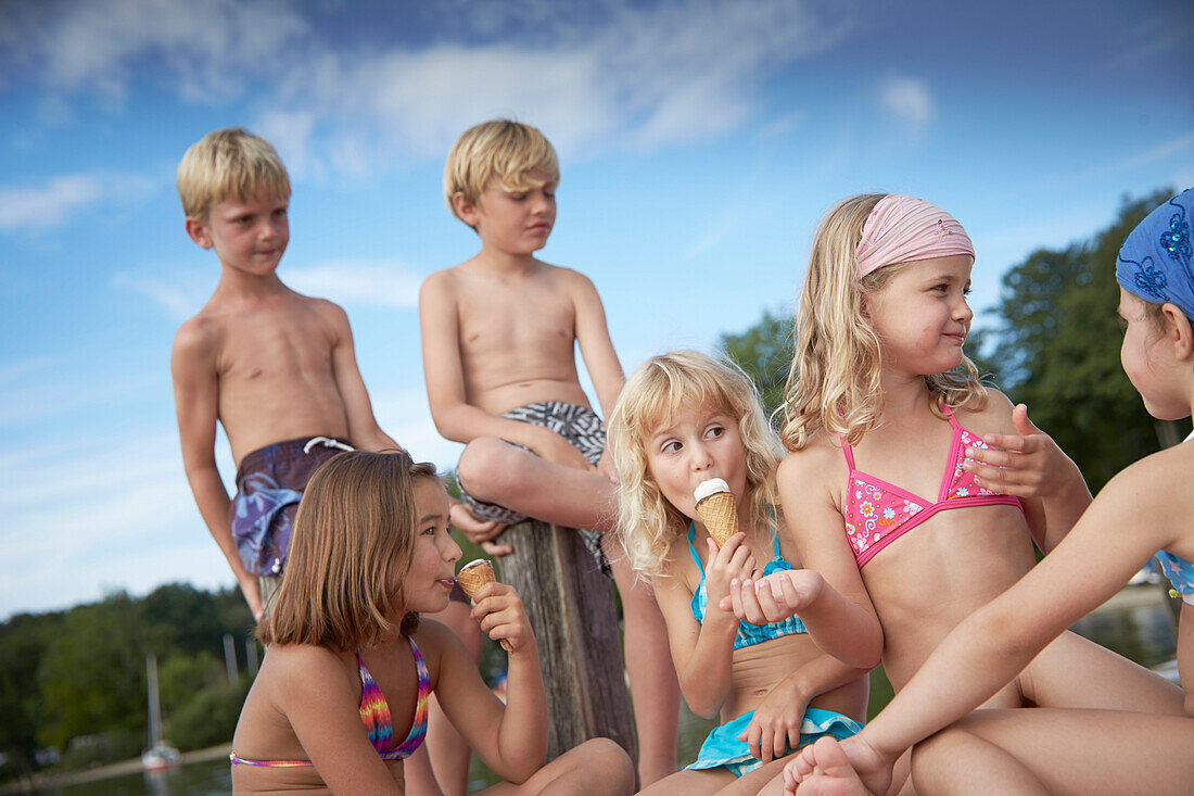 Children eating ice cream, lake Starnberg, Upper Bavaria, Bavaria, Germany