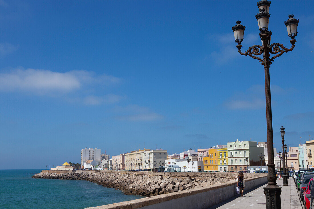 Schutzwall und Promenade vor der Altstadt von Cádiz, Costa de la Luz, Provinz Cádiz, Andalusien, Spanien, Europa