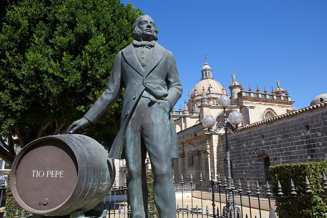 Statue of sherry brand Tio Pepe in front of the cathedral of Jerez de la Frontera, Cadiz Province, Costa de la Luz, Andalusia, Spain, Europe