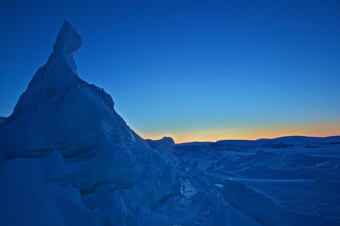 im Ozean gefrorene Eisformationen bei Qaanaaq, Nordwest Grönland, Grönland