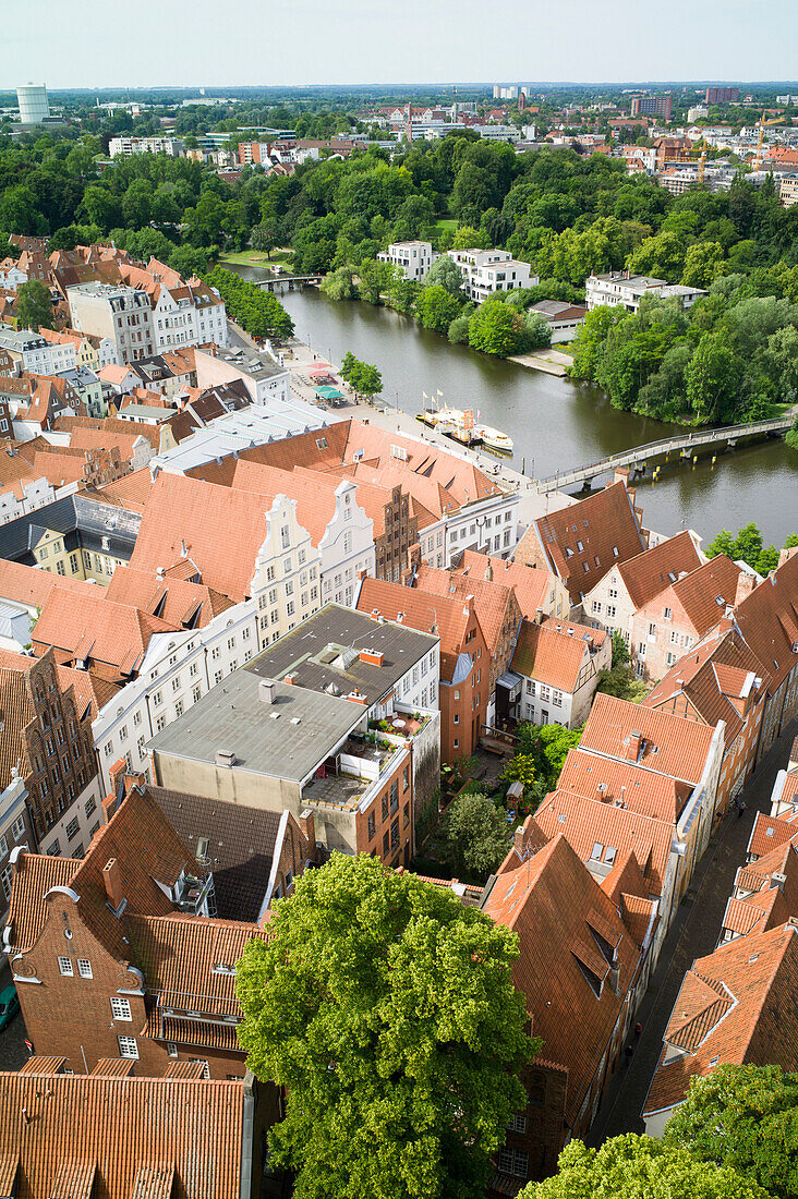 Blick auf Altstadt an der Trave, Lübeck, Schleswig-Holstein, Deutschland