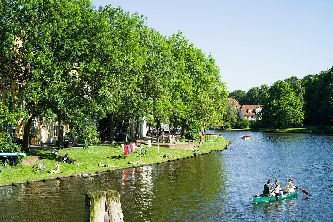 Kanu auf der Trave, Lübeck, Schleswig-Holstein, Deutschland